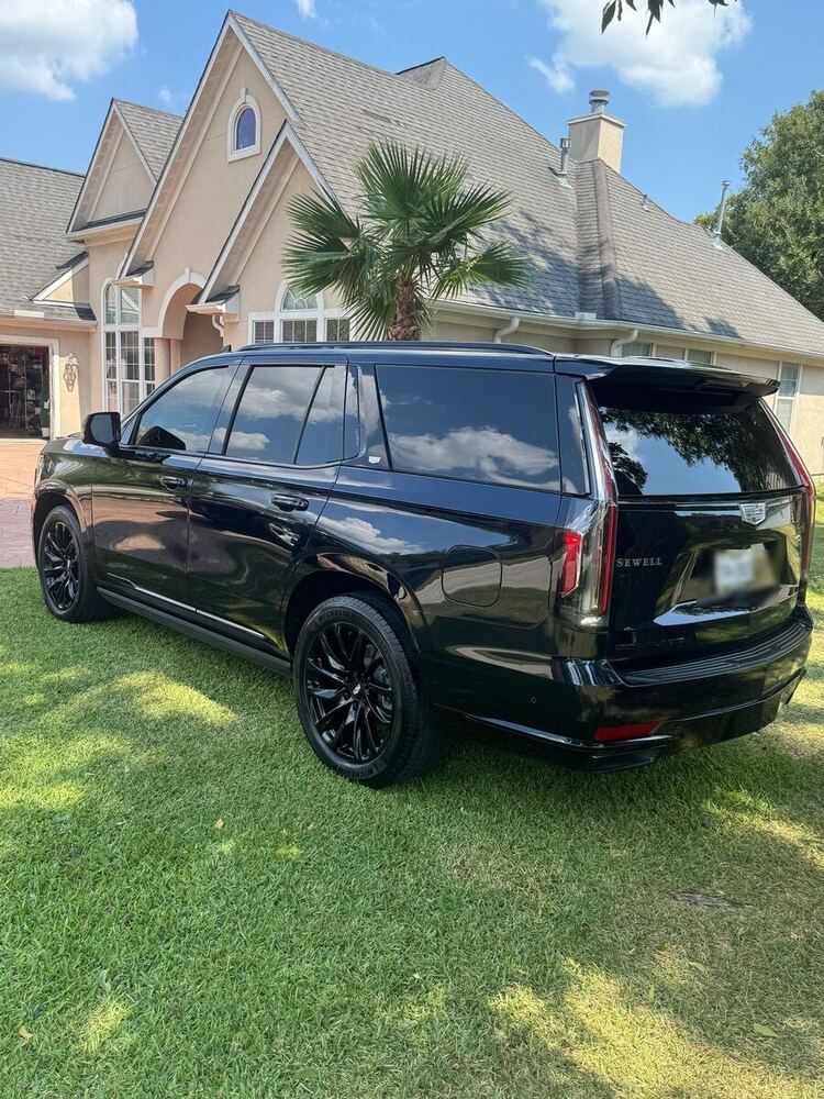 Ceramic-coated black Escalade with deep gloss
